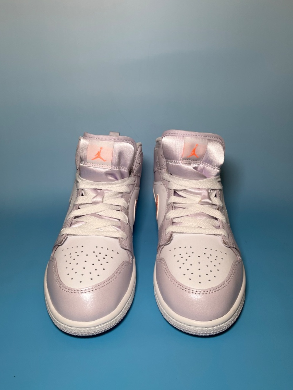 Jordan 1 Mid SE Barely Grape/Atomic Pink/White - Size 3Y - Picture 2 of 5